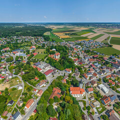 Erolzheim im östlichen Landkreis Biberach in Oberschwaben im Luftbild