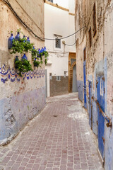 Fototapeta na wymiar Traditional houses along alleyway in Essaouira, Morocco