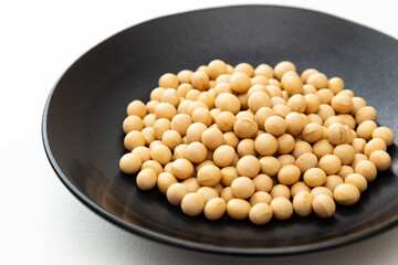 白背景に大豆