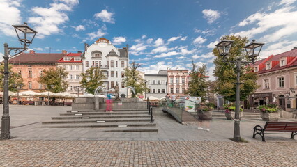 Obraz premium Panorama showing Neptune fountain on Old Town Market Square timelapse with historical houses around.