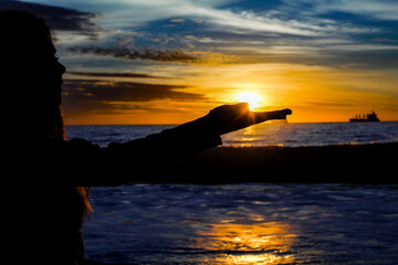 ATARDECER EN EL MAR