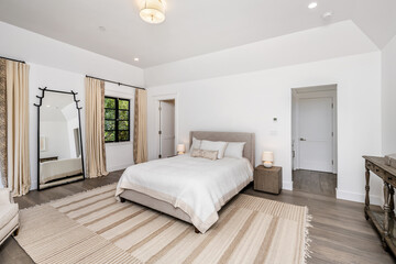 Fototapeta na wymiar Elegant bedroom with spacious bed and dressers