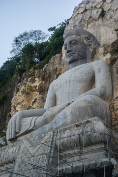 Buddha assis du Phnom Sampov, proche de la bat cave