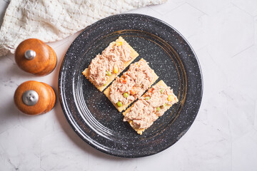 Tuna salad and mayonnaise with crackers