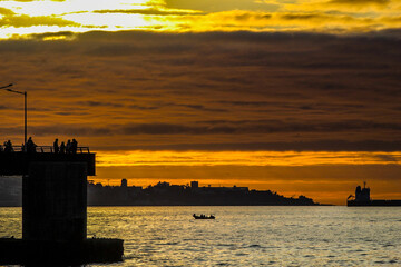 ATARDECER EN EL MAR