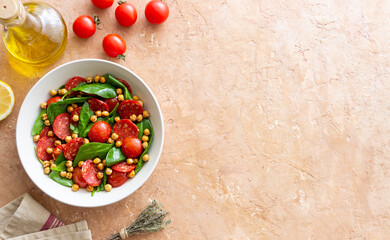 Salad with spinach, sausage, tomatoes and chickpeas. Healthy eating. Diet.