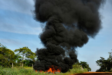Burning of used tires at Side Road of the GO-10 highway, between the municipalities of Luziania and Caldas Novas. Goias, Brazil, February 2016