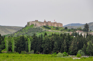 Fototapeta na wymiar old castle and antic city in selcuk 