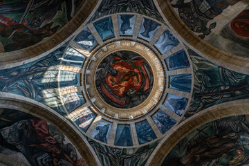 メキシコの世界遺産 オスピシオ・カバーニャスの天井壁画 「炎の人」