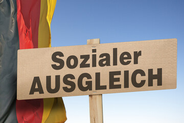 Schild mit der Devise; Sozialer Ausgleich,