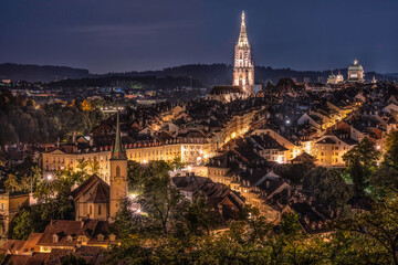 Naklejka premium Scenic night panorama of Bern Old Town seen from Rose Garden viewpoint, Switzerland