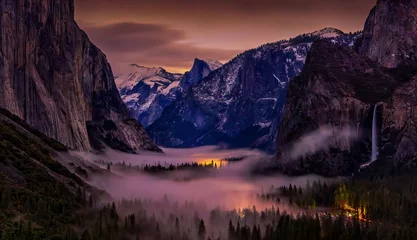 Foto auf Acrylglas Half Dome Foggy Evening at Yosemite National Park