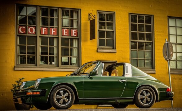Portland, OR, USA
2/5/2024
Green 911 Targa