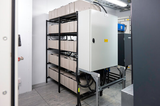 Industrial electric UPS backup system