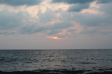 Fototapeta premium natural background of evening blue sky with pink sunset over the ocean