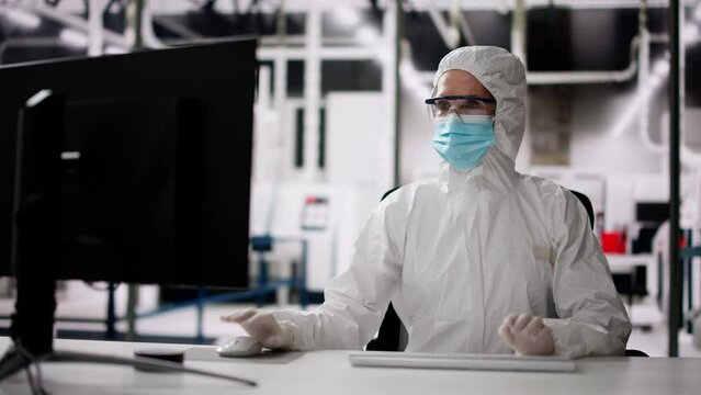 Sterile Semiconductor Manufacturing Factory And Worker