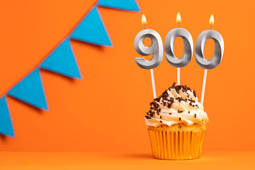 Number of followers or likes - Candle number 900