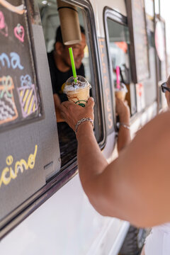 Client buying a delicious frappe in a food truck