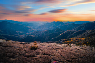 Landscape view of mountains and Moro Rock view of the Sequoia National Park. California, USA - obrazy, fototapety, plakaty
