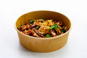 Stir-fried rice noodles with soy sauce and pork