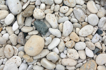 Kiesel an einem Strand