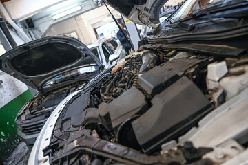Garage mecanique automobile reparation garagiste moteur roue