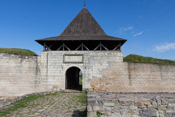 Fototapeta na wymiar Entrance gates to the historic Khotyn Fortress. Ukraine