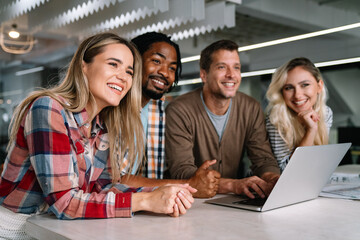 Obraz premium Software engineers working on project and programming in company. Business people concept.