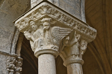 Arles, il portale della Cattedrale di Saint-Trophime - Provenza, Francia	
