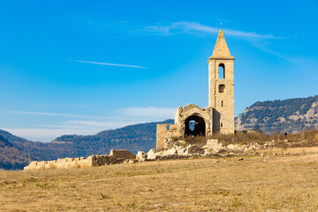 La iglesia del pantano de Sau, está registrada como la más antigua del mundo que se conserva de...