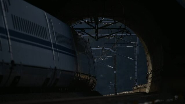 加勢野トンネルを通過する東海道新幹線N700S （東海道新幹線 米原 - 岐阜羽島, 2024年2月）