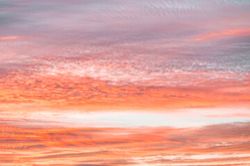 Obraz premium A beautiful sky tinted by the sun leaving vibrant shades of gold, pink, blue and multicolored. Clouds in the twilight evening and morning sky. Cloudy sky background in the evening and during the day.