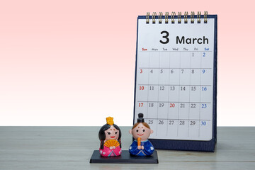 ひな祭りの雛人形と3月のカレンダー