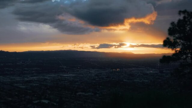 Sunset timelapse in Glendale, California. Brand Library Trail. Dusk. The beauty of sunset. City view and
city overlook. Every minute of sunset. Changing sky color. Natural palette of sky
.