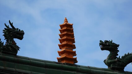 a pagoda is shown with dragon heads on top of it