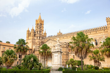 Fototapeta na wymiar the cathedral of Palermo, Sicily