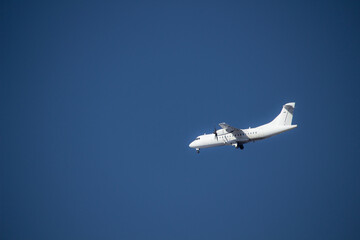 airplane preparing the landing