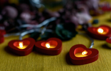 Sertum in modum cordis, Valentine 'Dies, International Womens' Dies, dies nuptiarum, dies natalis.