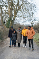 Obraz premium Three generation family walking together in rural area