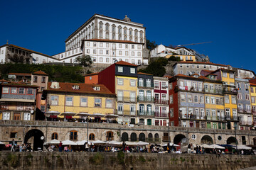 Fototapeta na wymiar View of Cais da Ribeira in O Porto on a sunny day