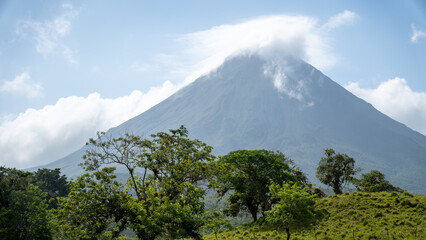 Obraz premium volcano in the clouds