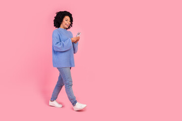Full body photo of attractive woman instagram twitter facebook telegram wear trendy blue knitted clothes isolated on pink color background