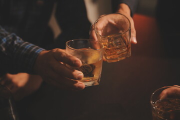 Celebration night, pour whiskey into a glass. Give to friends who come to celebrate