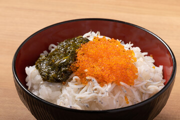 釜揚げしらす丼（釜揚げしらす　とびっこ　きばさ）