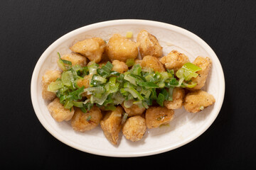 ぼんじり揚げのネギ塩だれ