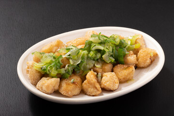 ぼんじり揚げのネギ塩だれ