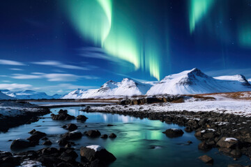 Naklejka premium Vivid aurora borealis illuminating night sky over mountains