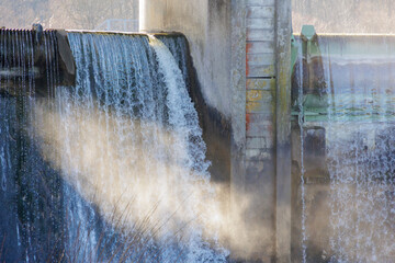 A weir in Augsburg over the river Lech is called the Hochablass and is a popular excursion destination under a bright blue sky - obrazy, fototapety, plakaty