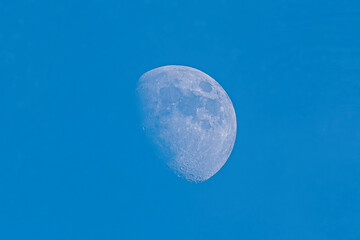 Capturing the Moon by Day: Stunning Lunar Views in Broad Daylight