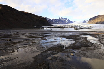 Skaftafellsj&ouml;kull is an Icelandic glacier that forms a glacier tongue of Vatnaj&ouml;kull.